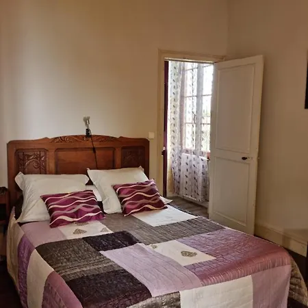 D'hote Dauge Bed & Breakfast *
